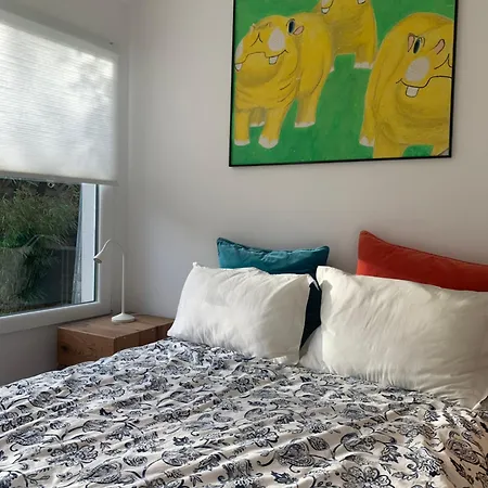 Apartment La *